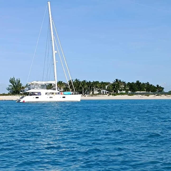 Turcs and Caicos, Lagoon 620.