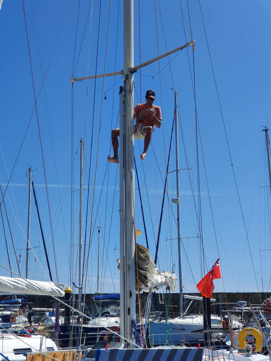 Delivery Oeiras to Weymouth. 2019. Installing lazy jacks.